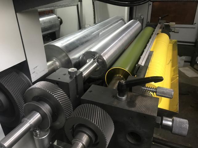 PRY4-1000 أربعة ألوان آلة طباعة فلكسو 7