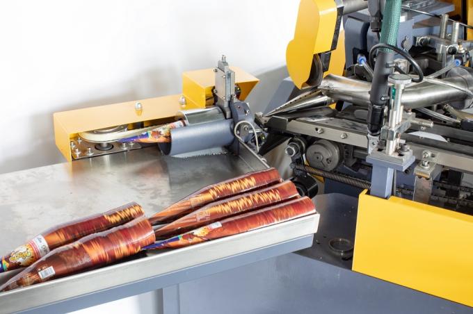 آلة تشكيل وتصنيع أكمام الأكواب الورقية المخروطية الآيس كريم عالية السرعة PRY-220/300 10