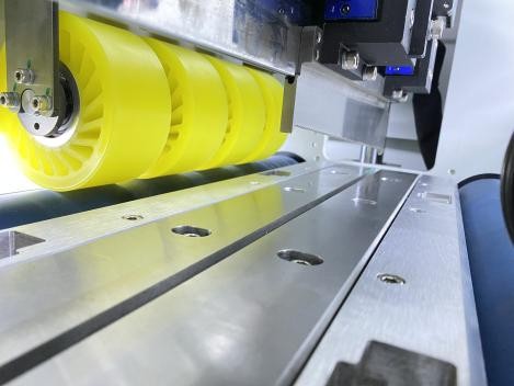 آلة قطع عينات علب الكرتون الأوتوماتيكية ذات الممر الواحد PRY-1800 7